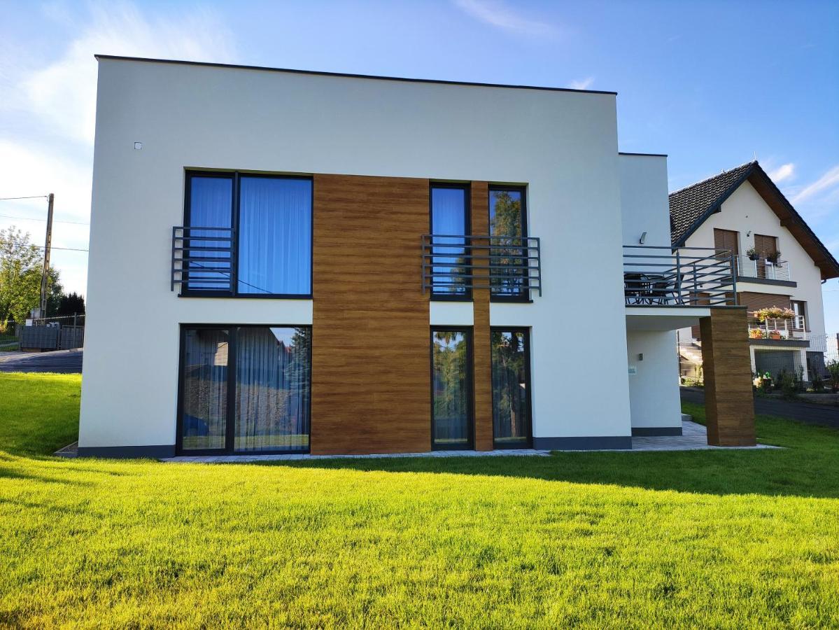 Trzy Male Drzewka Apartman Wielka Wies  Kültér fotó