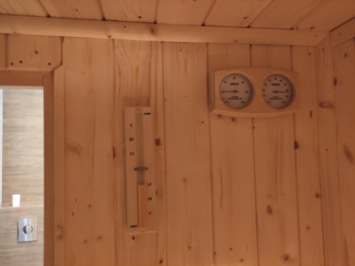 Trzy Male Drzewka Apartman Wielka Wies  Kültér fotó