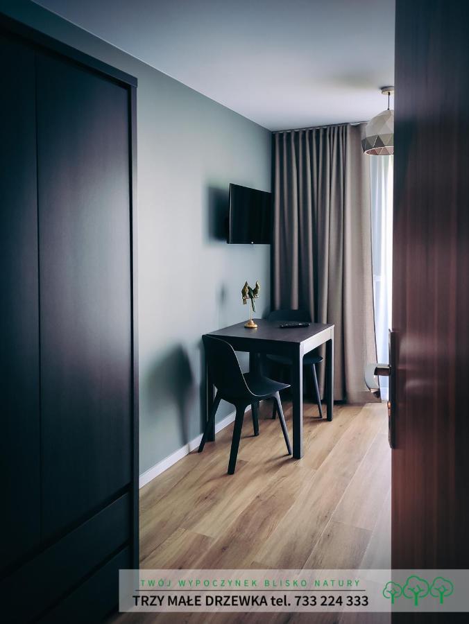 Trzy Male Drzewka Apartman Wielka Wies  Kültér fotó
