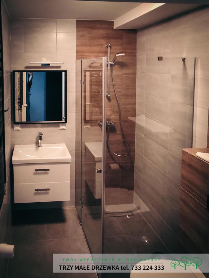 Trzy Male Drzewka Apartman Wielka Wies  Kültér fotó