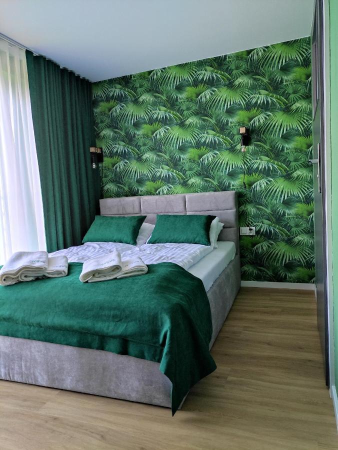 Trzy Male Drzewka Apartman Wielka Wies  Kültér fotó