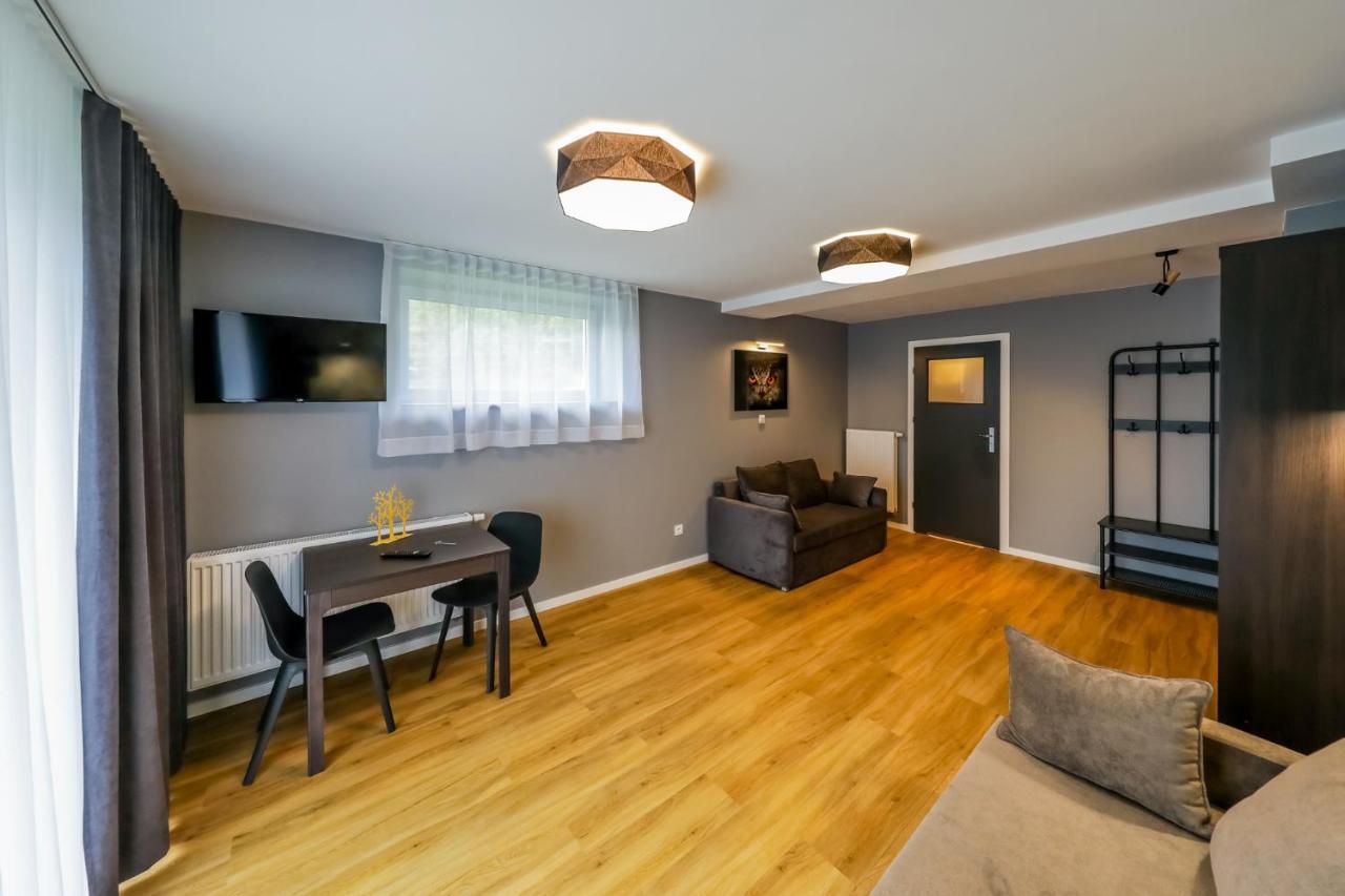 Trzy Male Drzewka Apartman Wielka Wies  Kültér fotó